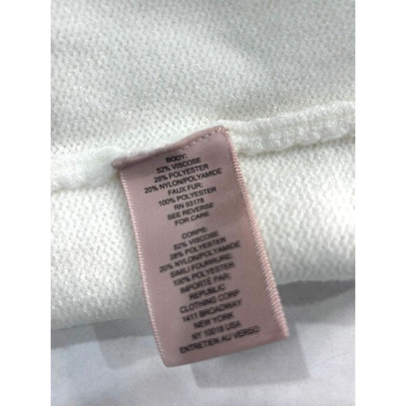 Philosophy by Republic Woman’s Size XL V-Neck White Sweater with Faux Fur Cuffs. - Picture 6 of 12